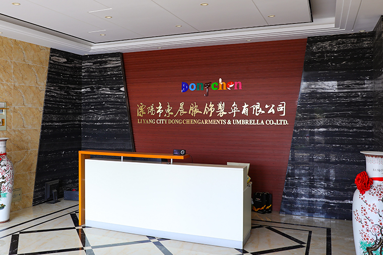 MĚSTO LIYANG DONGCHEN ODEVY & UMBRELLA CO., LTD